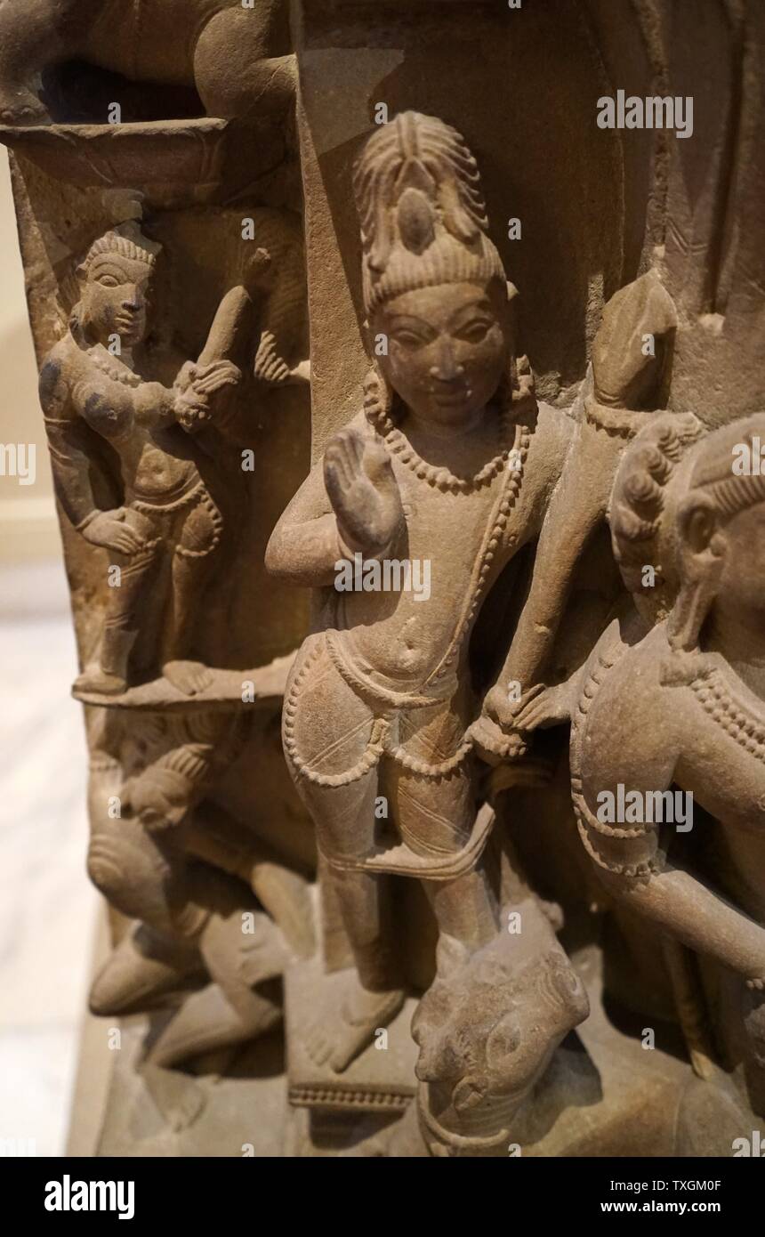 Skulptur Darstellung Harihara, Vishnu und Shiva kombiniert aus der Chandella-Dynastie. Vom 11. Jahrhundert Stockfoto