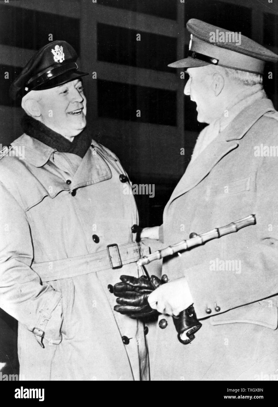 Henry Harley Arnold, American Air Force Officer Chief der US Army Air Forces (1941) mit dem Britischen Feldmarschall John Dill während des Zweiten Weltkrieges Stockfoto