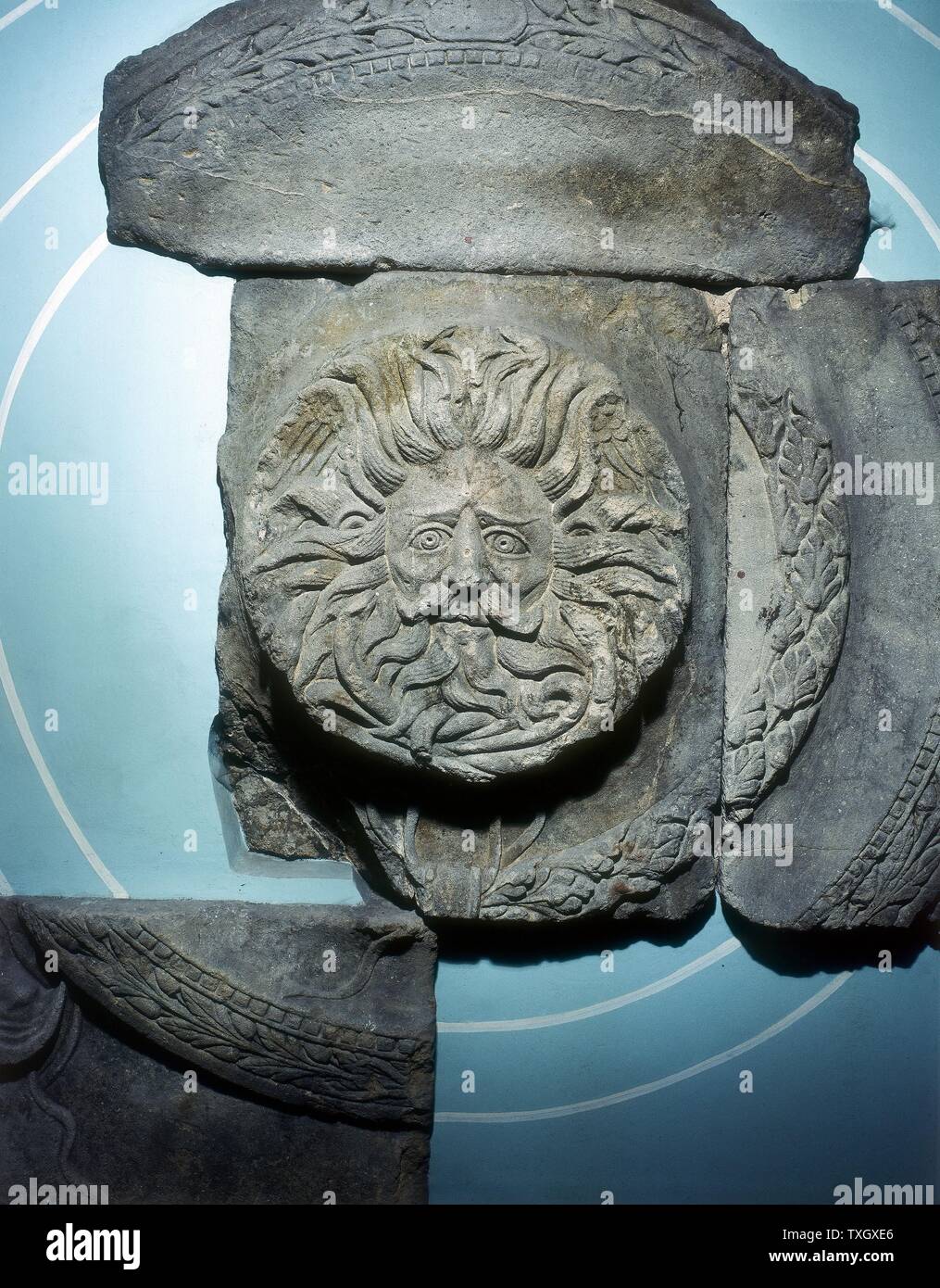 Römische Schnitzen der Alten britischen Gott Sul Bath, England Stockfoto