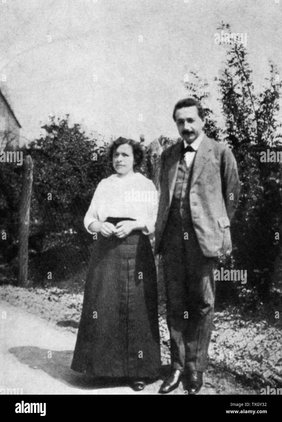 Albert Einstein (1879-1955) deutsch-schweizerische Mathematiker, Relativität c 1905 Einstein mit seiner ersten Frau Mileva Stockfoto