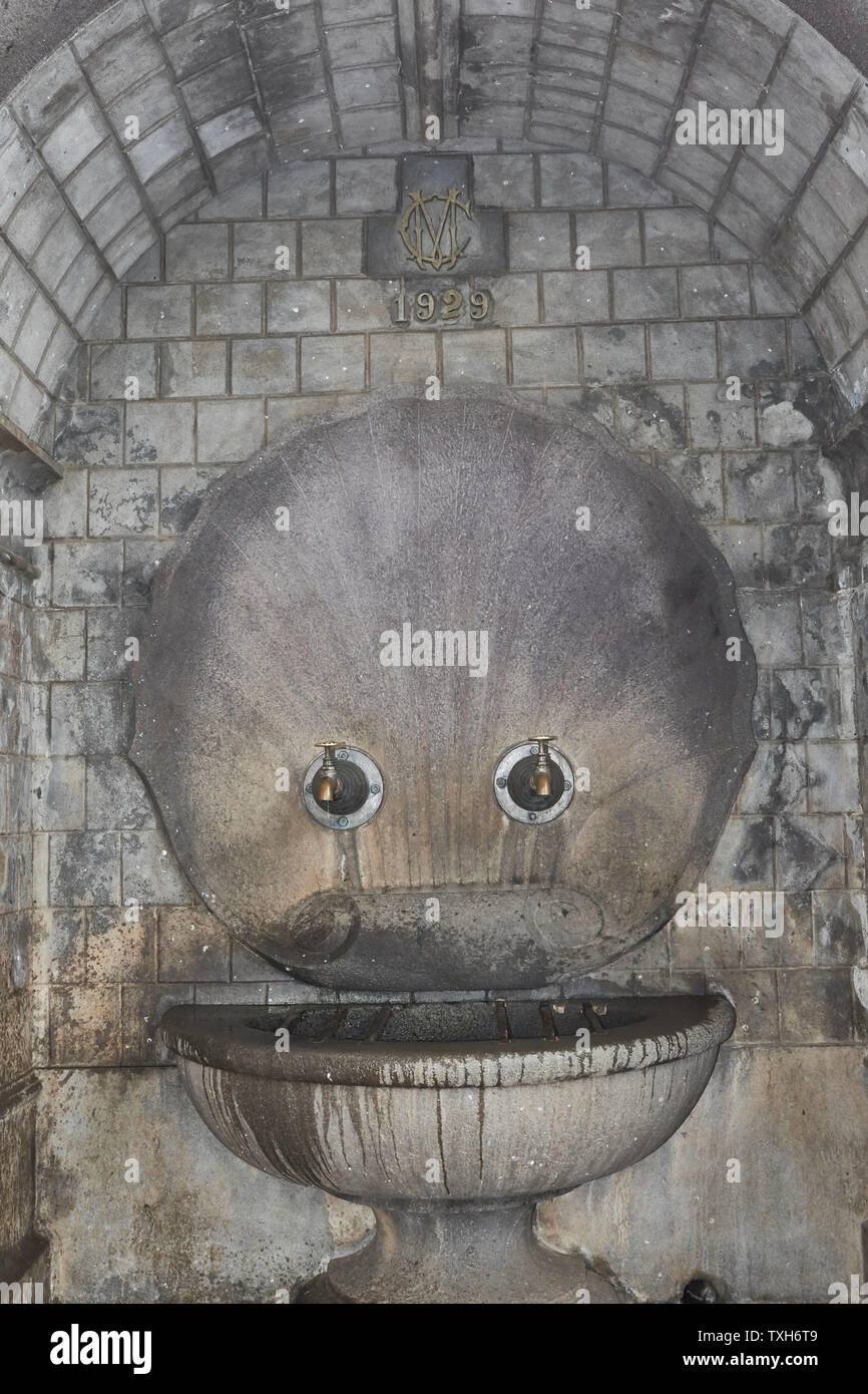 Wasserspiel in der zentrale Platz von Machico Madeira, Portugal, Europäische Union Stockfoto