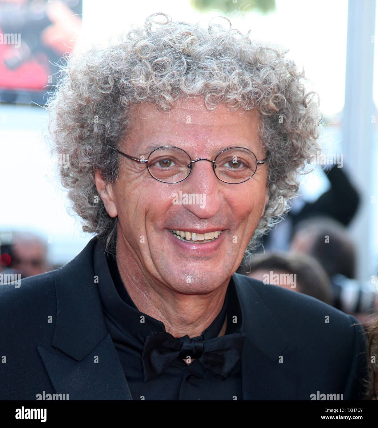 Elie Chouraqui kommt auf dem roten Teppich vor der Vorführung des Films "La Source des Femmes (die Quelle) während der 64. jährliche Internationale Filmfestspiele von Cannes in Cannes, Frankreich am 21. Mai 2011. UPI/David Silpa Stockfoto