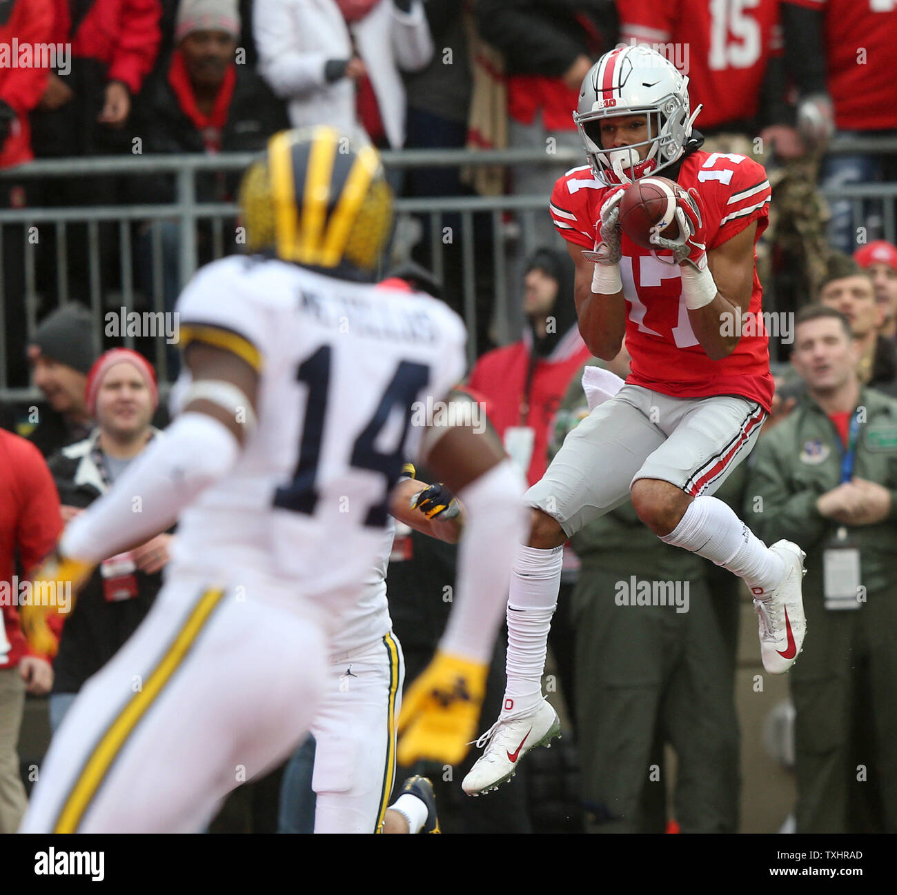 Die Ohio State Chris Olave Fänge einen Pass für einen Touchdown gegen Michigan in der ersten Hälfte November 24, 2018 in Columbus, Ohio. Foto von Aaron Josefczyk/UPI Stockfoto