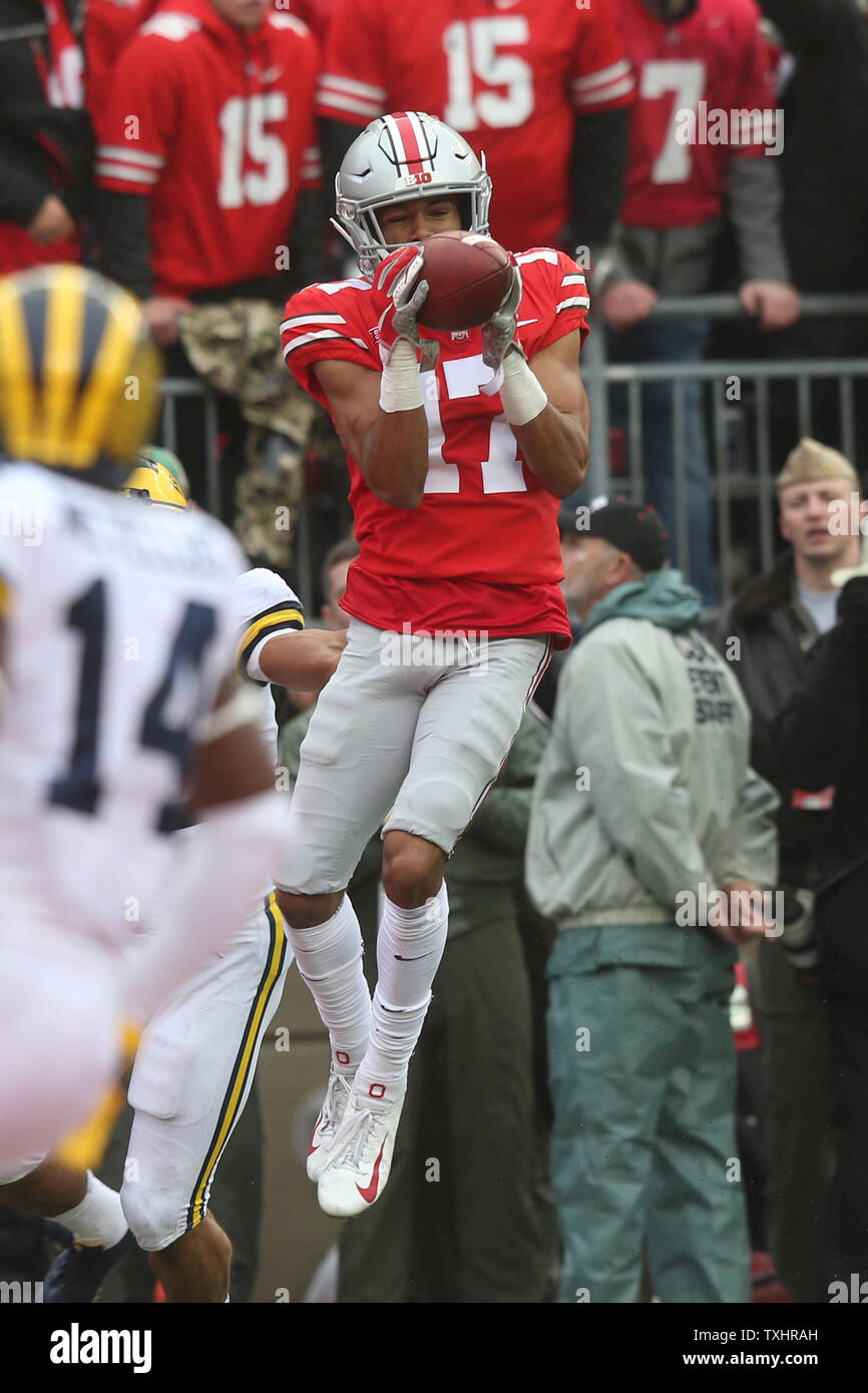 Die Ohio State Chris Olave Fänge einen Pass für einen Touchdown gegen Michigan in der ersten Hälfte November 24, 2018 in Columbus, Ohio. Foto von Aaron Josefczyk/UPI Stockfoto