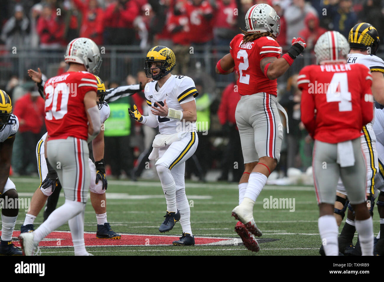 Michigan Quarterback Shea Patterson reagiert nach einer Strafe in der ersten Hälfte gegen Ohio State 24. November, in Columbus, Ohio 2018. Foto von Aaron Josefczyk/UPI Stockfoto