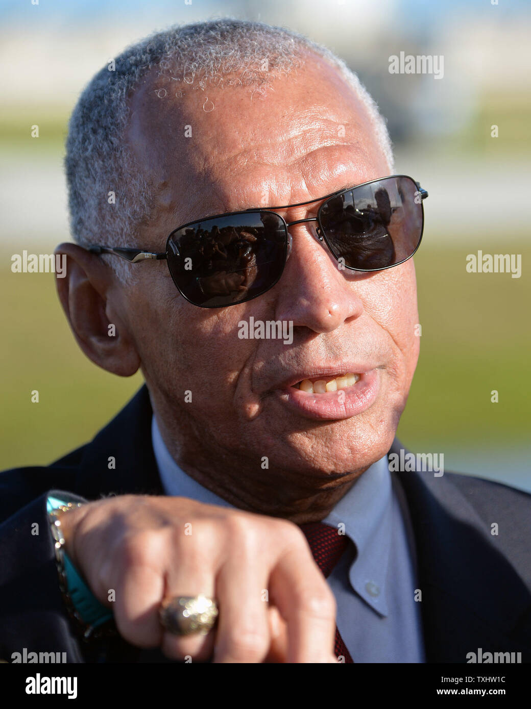 NASA-Administrator, Charlie Bolden beantwortet Fragen der Presse in Komplexen 37 Start auf der Cape Canaveral Air Force Station in Florida am 3. Dezember 2014. Bolden im Werk die Einleitung der NASA Exploration Test Flight1 (EFT-1) für den 4. Dezember geplante zu bezeugen. Die NASA-Raumsonde Orion ist ein United Launch Alliance Delta IV Heavy Rakete montiert und wird auf seiner Jungfernfahrt fliegen Fahrzeugsysteme auf vier und eine halbe Stunde Mission zu testen. Orion, die NASA-Raumsonde der nächsten Generation, ist für die bemannte Reisen in die Tiefen des Weltraums erforschen Asteroiden und Mars geplant. (UPI Foto/Joe Marino-Bil Stockfoto