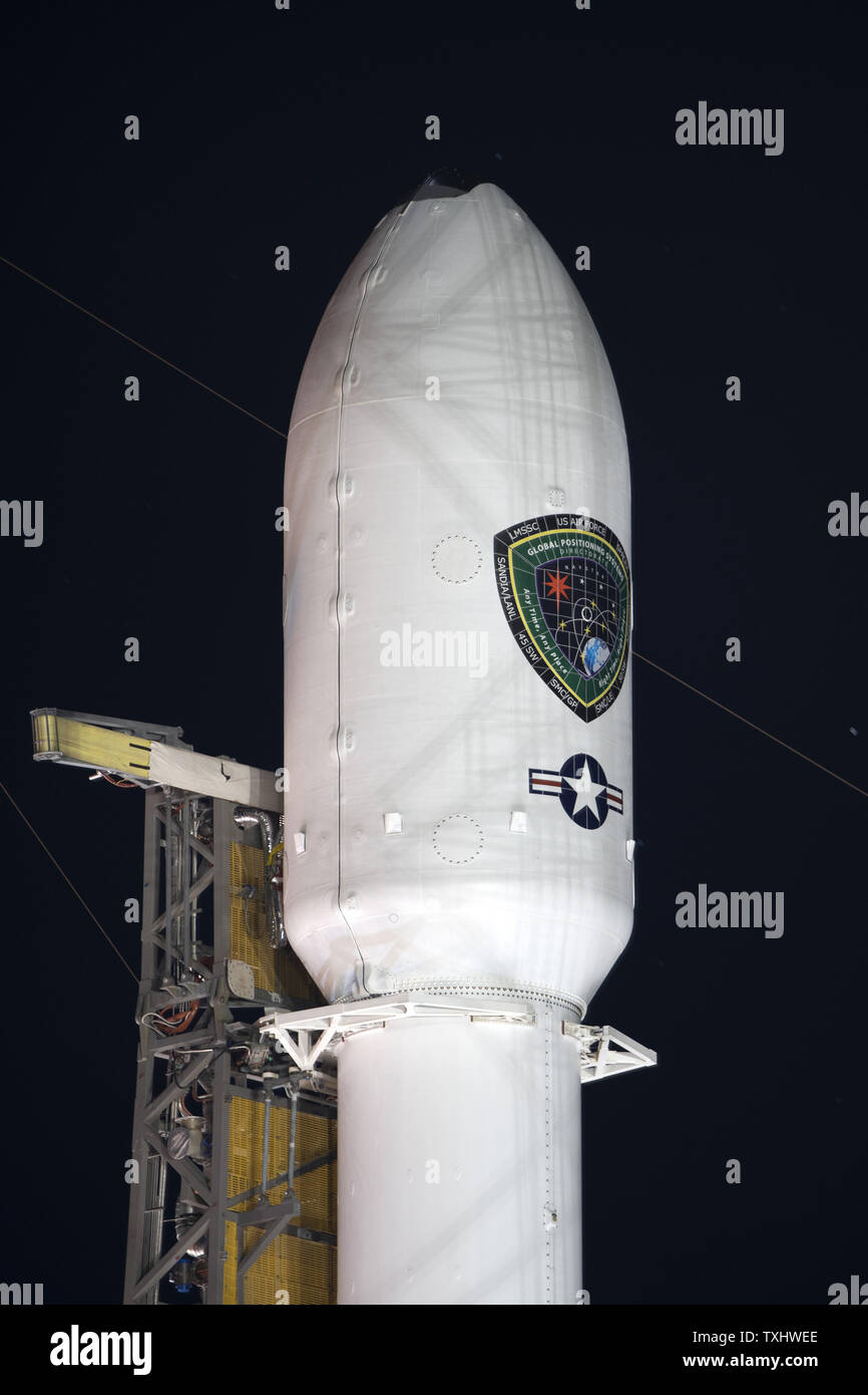 Eine SpaceX Falcon 9 ist vorbereitet für den Start von Komplexen 40 an der Cape Canaveral Air Force Station in Florida am 17. Dezember 2018. SpaceX stößt die neue GPS-III-Satelliten für die US Luft Kraft am 04.12.18. Dies ist SpaceX der erste Start für das US-Militär. Anwesend bei dieser Einführung wird Vice President Mike Pence, die erwartet wird, seine Gedanken über uns Führung im Raum zur Verfügung zu stellen bald nach der Umlaufbahn erreicht. . Foto von Joe Marino-Bill Cantrell/UPI Stockfoto