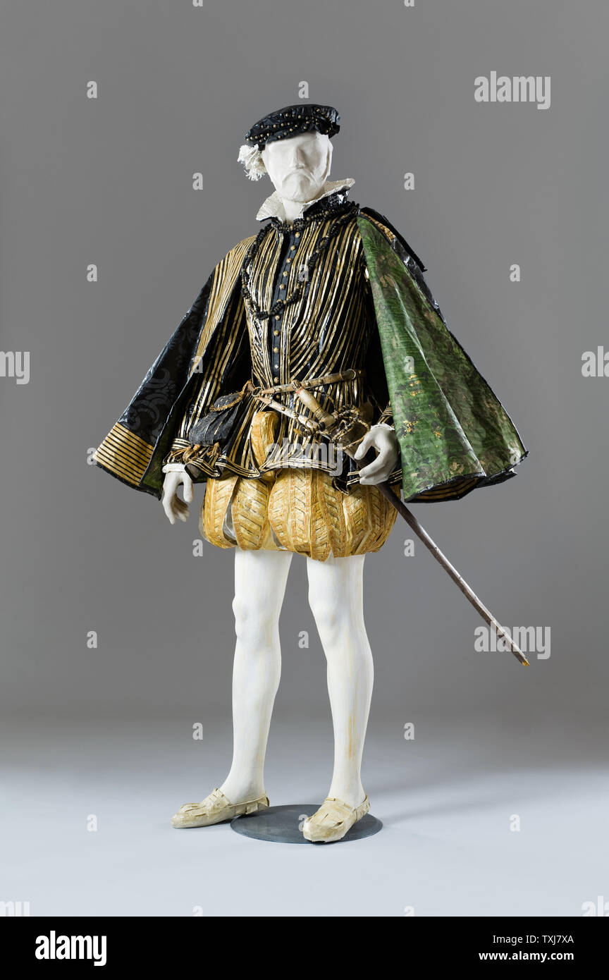 Mitsupermodel tragen Papier Kostüm von Isabelle de Borchgrave Stockfoto
