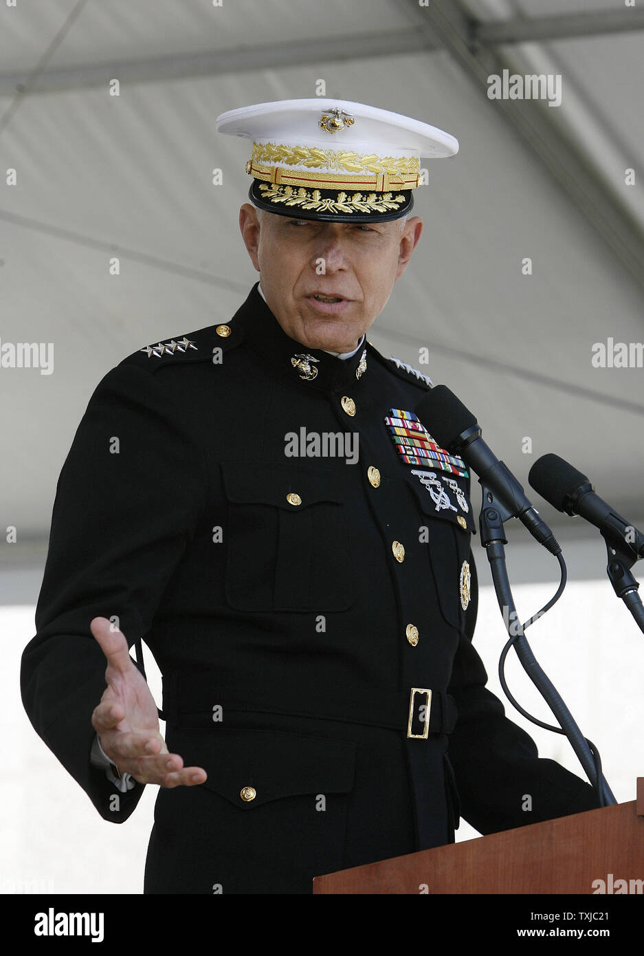 Gen. James T. Conway, 34 Kommandant des United States Marine Corps, spricht während der Eröffnungsfeier für die jährliche Ehrenmedaille der Konvent auf dem Soldier Field in Chicago am 15. September 2009. UPI/Brian Kersey Stockfoto