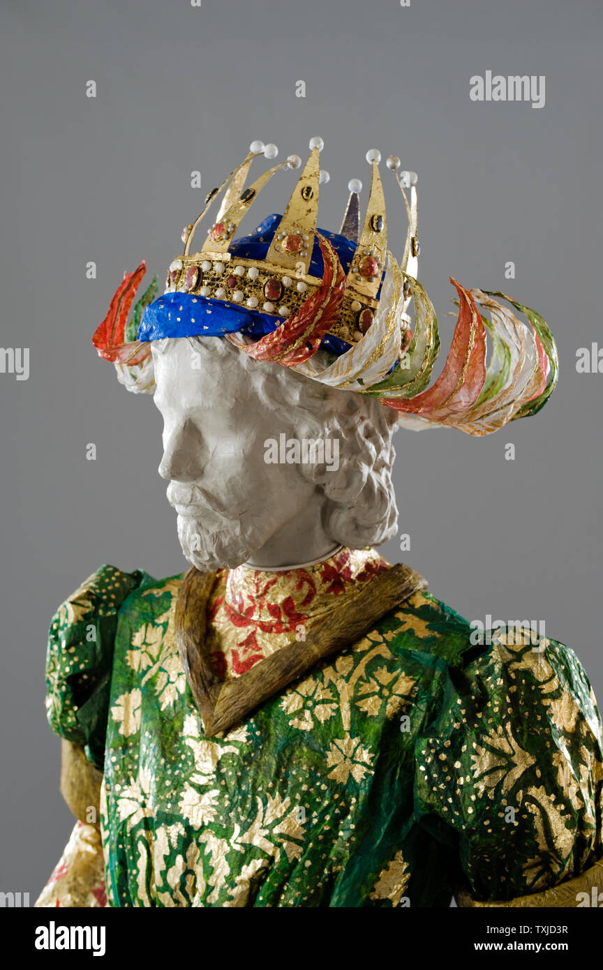 König mannequin tragen Papier Kostüm von Isabelle de Borchgrave Stockfoto