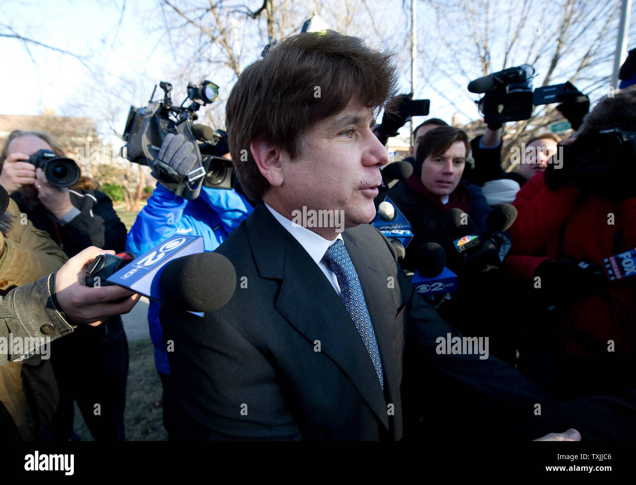 Ehemalige Illinois reg. Rod Blagojevich, sein Haus zu Bundesgerichtshof für eine urteilsverkündung am 7. Dezember in Chicago 2011. Staatsanwälte fordern einen Satz von 15 bis 20 Jahren als Strafe für Blagojevich die Überzeugung am 18 kriminelle zählt im Zusammenhang mit der versuchten Verkauf eines US-Senat Sitz, illegale shakedowns für Kampagne finanziert und Lügen zu Bundesmittel UPI/Brian Kersey Stockfoto