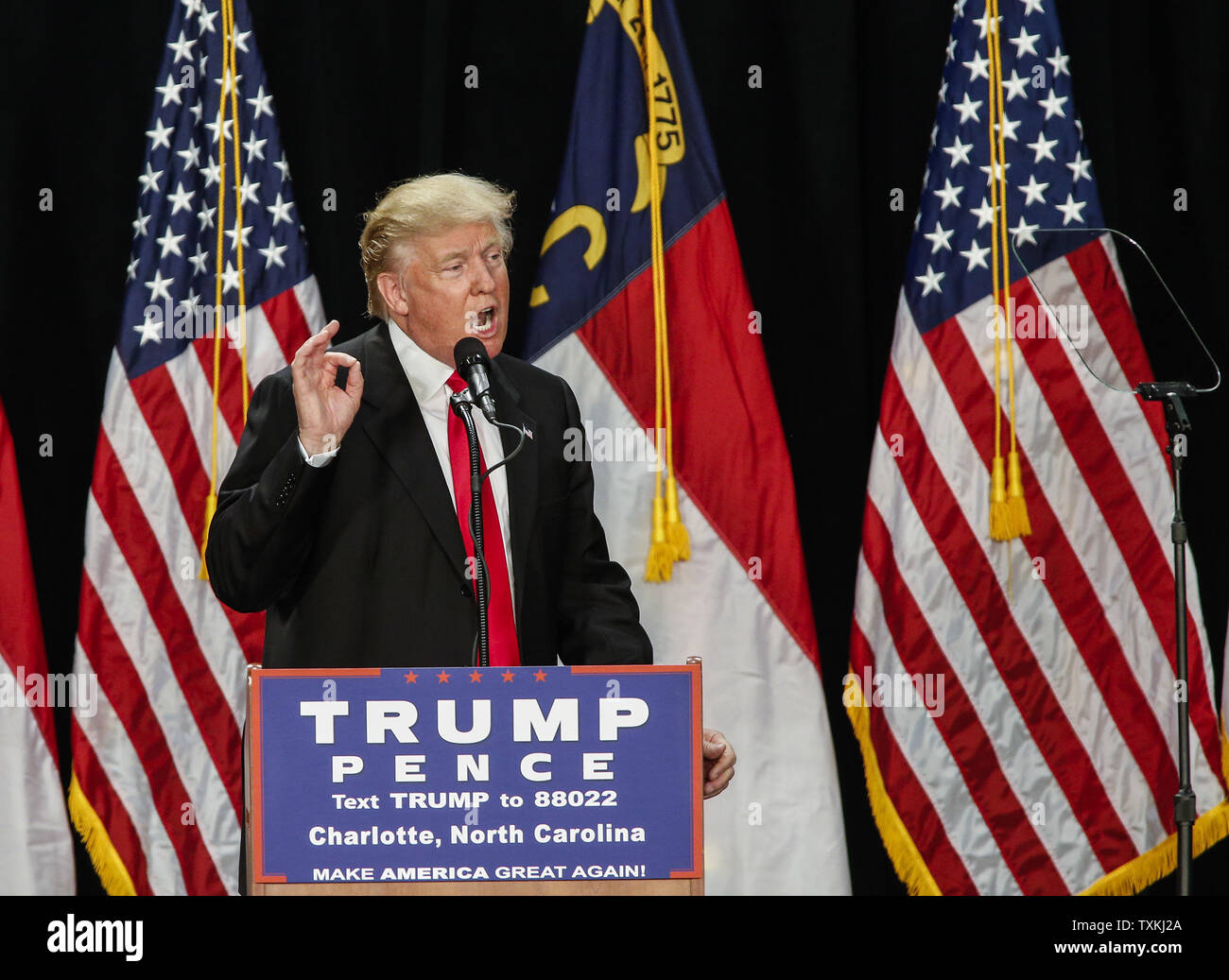 Der republikanische Präsidentschaftskandidat Donald Trump gibt eine Kampagne Rede in Charlotte, North Carolina am 18. August 2016. Foto von Nell Redmond/UPI Stockfoto