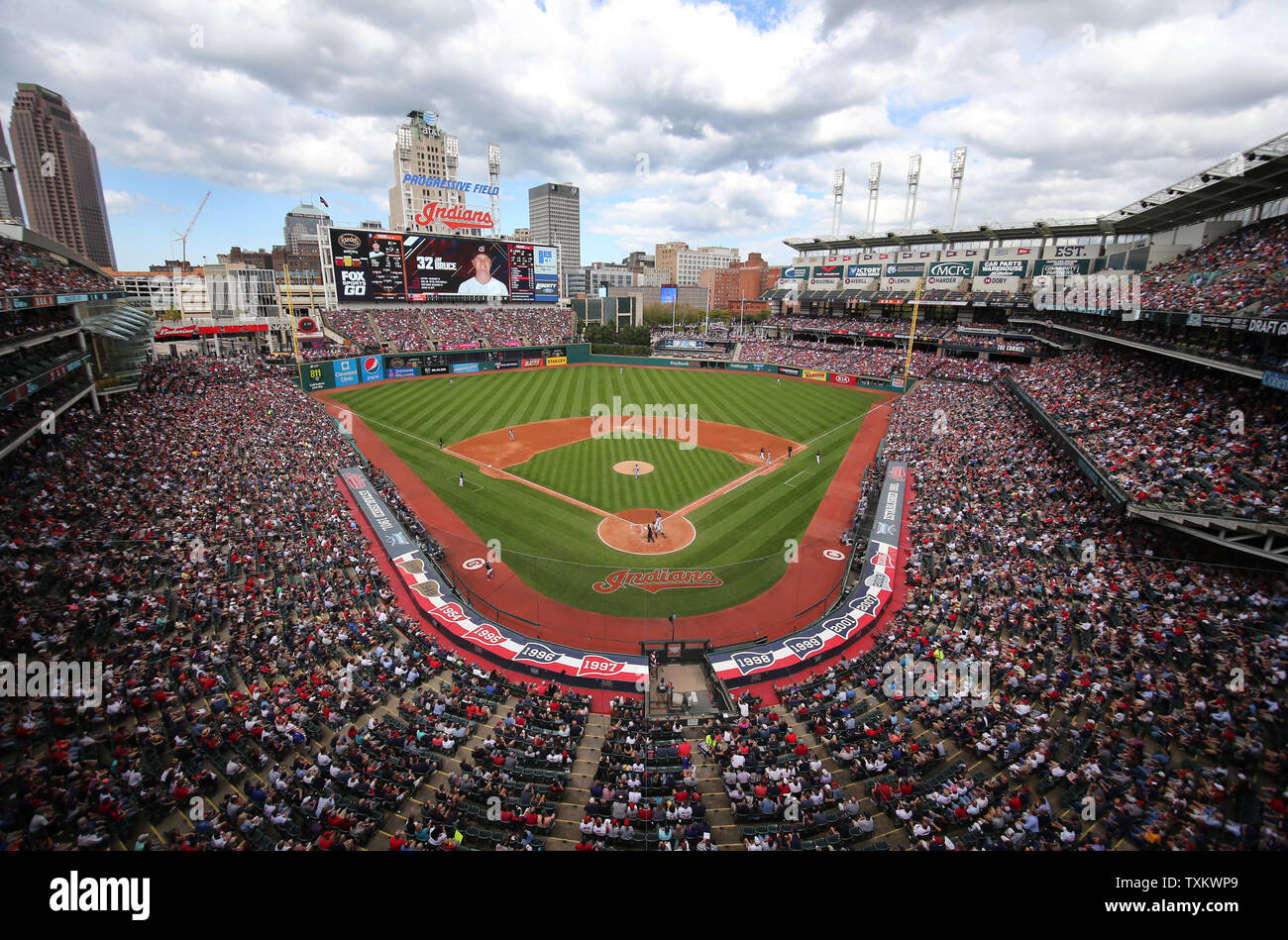 Cleveland Indians Progressive Field während eines Spiels gegen die Detroit Tigers in Cleveland, Ohio am 13. September 2017. Foto von Aaron Josefczyk/UPI Stockfoto