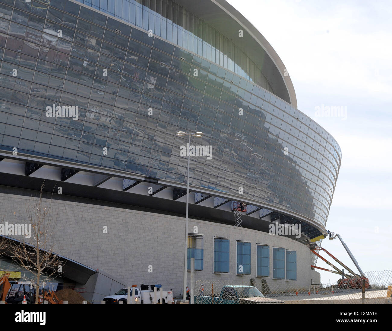 Die Arbeit geht weiter 5. März 2009 über die Dallas Cowboys' neuen Stadium in Arlington, Texas. Der Eigentümer der Cowboys Jerry Jones angekündigt, die $ 1,1 Mrd. Zustand-von-kunst Werk wird offiziell am 6. Juni 2009 mit einem Konzert mit Country Musik legenden George Strait, Reba McEntire öffnen. Mehrere hochkarätige Veranstaltungen, einschließlich der NBA All-Star Game 2010 und Super Bowl XLV, sind bereits für den neuen Veranstaltungsort geplant. (UPI Foto/Ian Halperin) Stockfoto