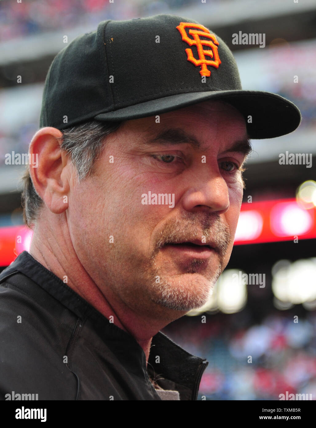 San Francisco Giants Manager Bruce Bochy wird auf dem Feld vor dem Spiel 5 der World Series gegen die Texas Rangers an Rangers Ballpark in Arlington, Texas am 1. November 2010 gesehen. UPI/Kevin Dietsch Stockfoto