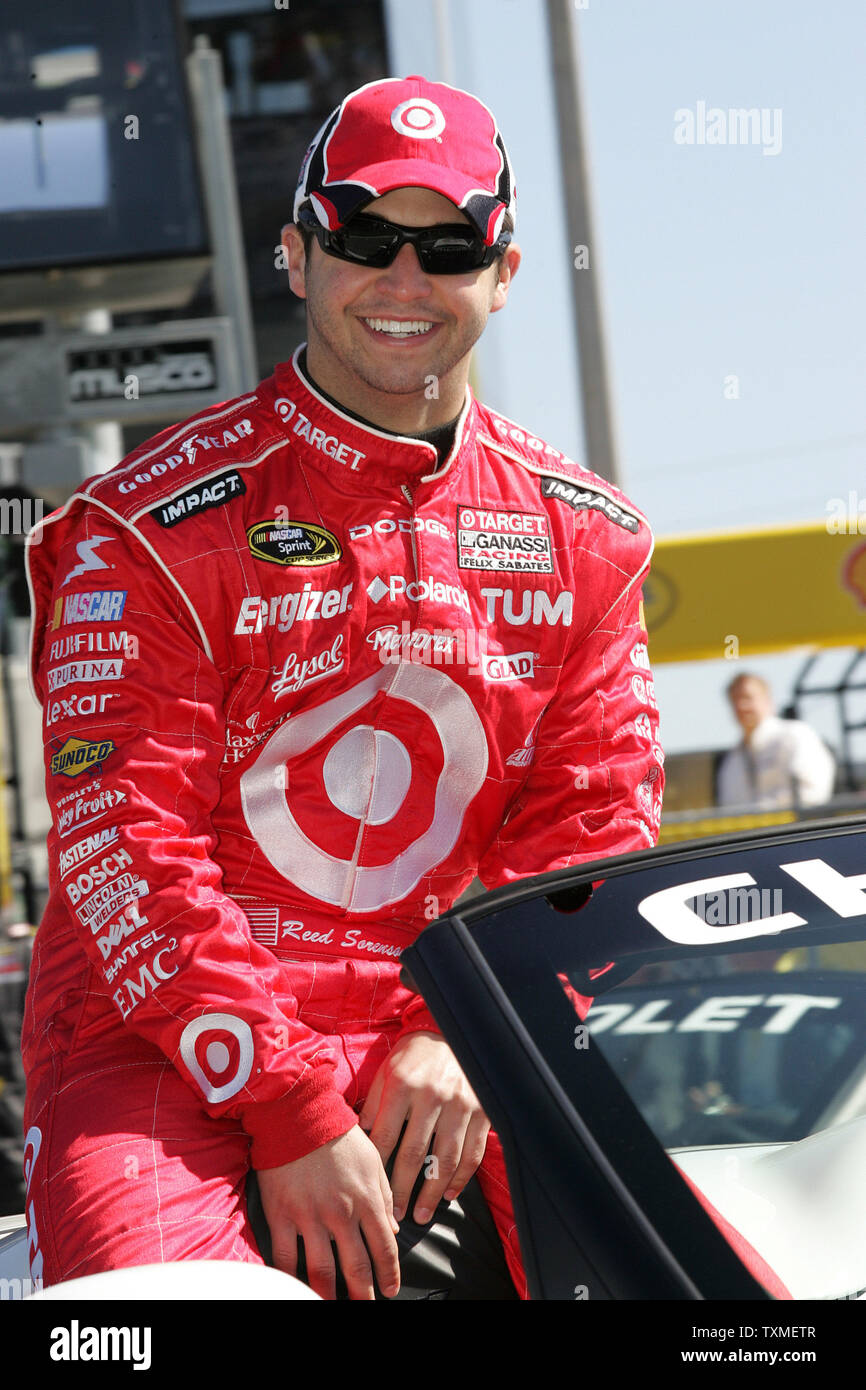 Reed Sorenson wird vor der Ausführung der NASCAR Gatorade Duell #1 Qualifikationsrennen für die Daytona 500 Daytona International Speedway in Daytona Beach, Florida, am 14. Februar 2008 eingeführt. (UPI Foto/Martin Fried) Stockfoto