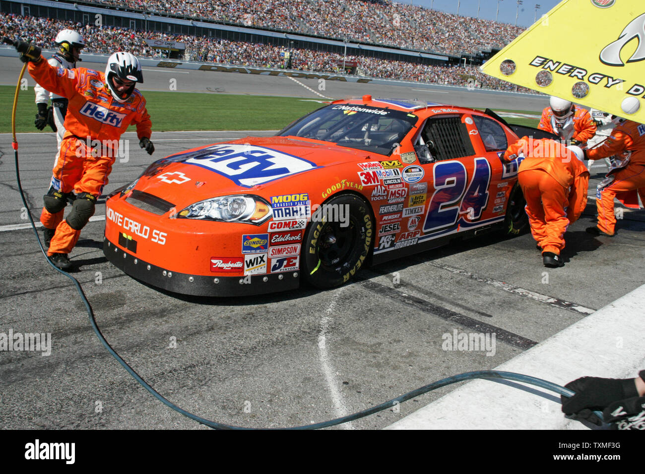 Eric McClure Gruben während der frühen Rennen während der NASCAR Nationwide Series Camping World 300 auf dem Daytona International Speedway in Daytona Beach, Florida, am 16. Februar 2008. (UPI Foto/Martin Fried) Stockfoto