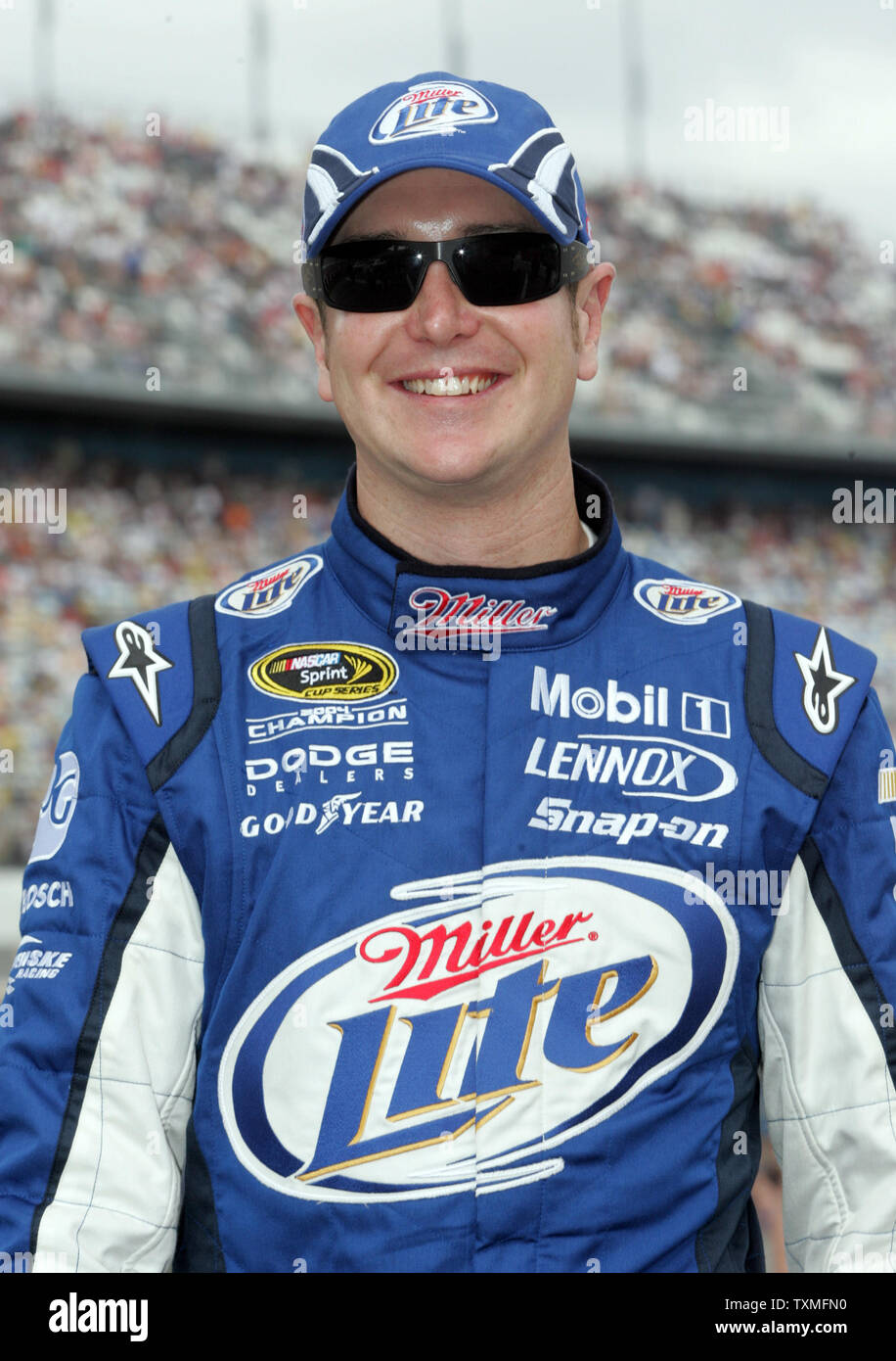 Kurt Busch Spaziergänge auf grubestraße vor Beginn der NASCAR Gatorade Duell #1 Qualifikationsrennen für die Daytona 500 Daytona International Speedway in Daytona Beach, Florida, am 12. Februar 2009. (UPI Foto/Michael Busch) Stockfoto