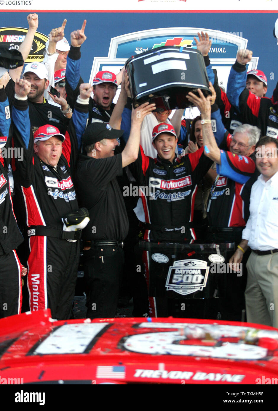 Trevor Bayne feiert er der jüngste Fahrer in der NASCAR Geschichte der Daytona 500 Daytona International Speedway in Daytona Beach, Florida, am 20. Februar 2011 zu gewinnen. UPI Foto/Michael Bush Stockfoto