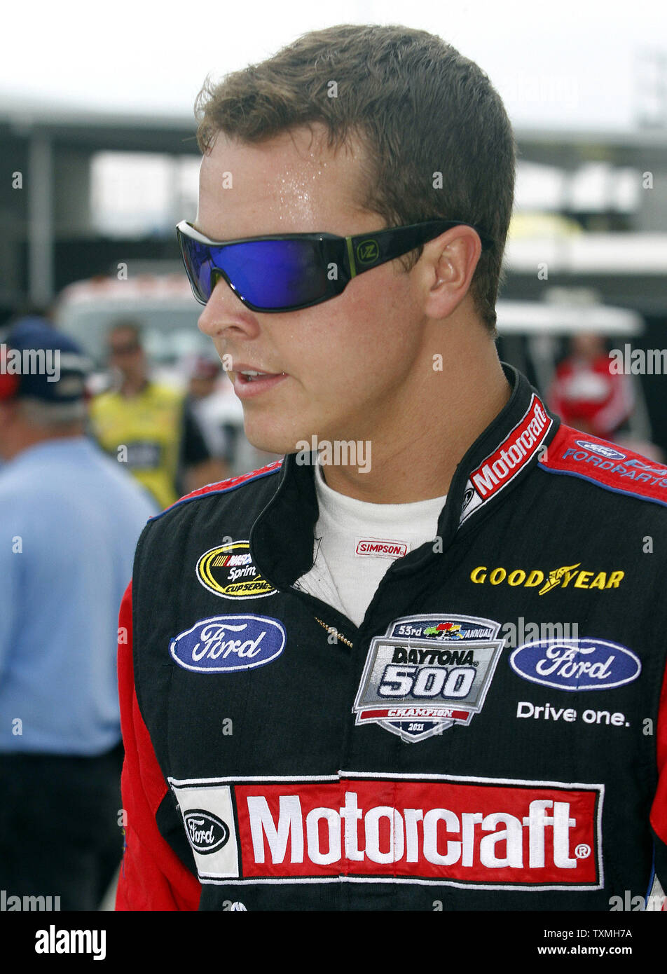 Trevor Bayne zu seinem Auto für die NASCAR Sprint Cup Coke Zero 400 auf dem Daytona International Speedway in Daytona Beach, Florida am 1. Juli 2011 zu qualifizieren. UPI Foto/Michael Bush Stockfoto