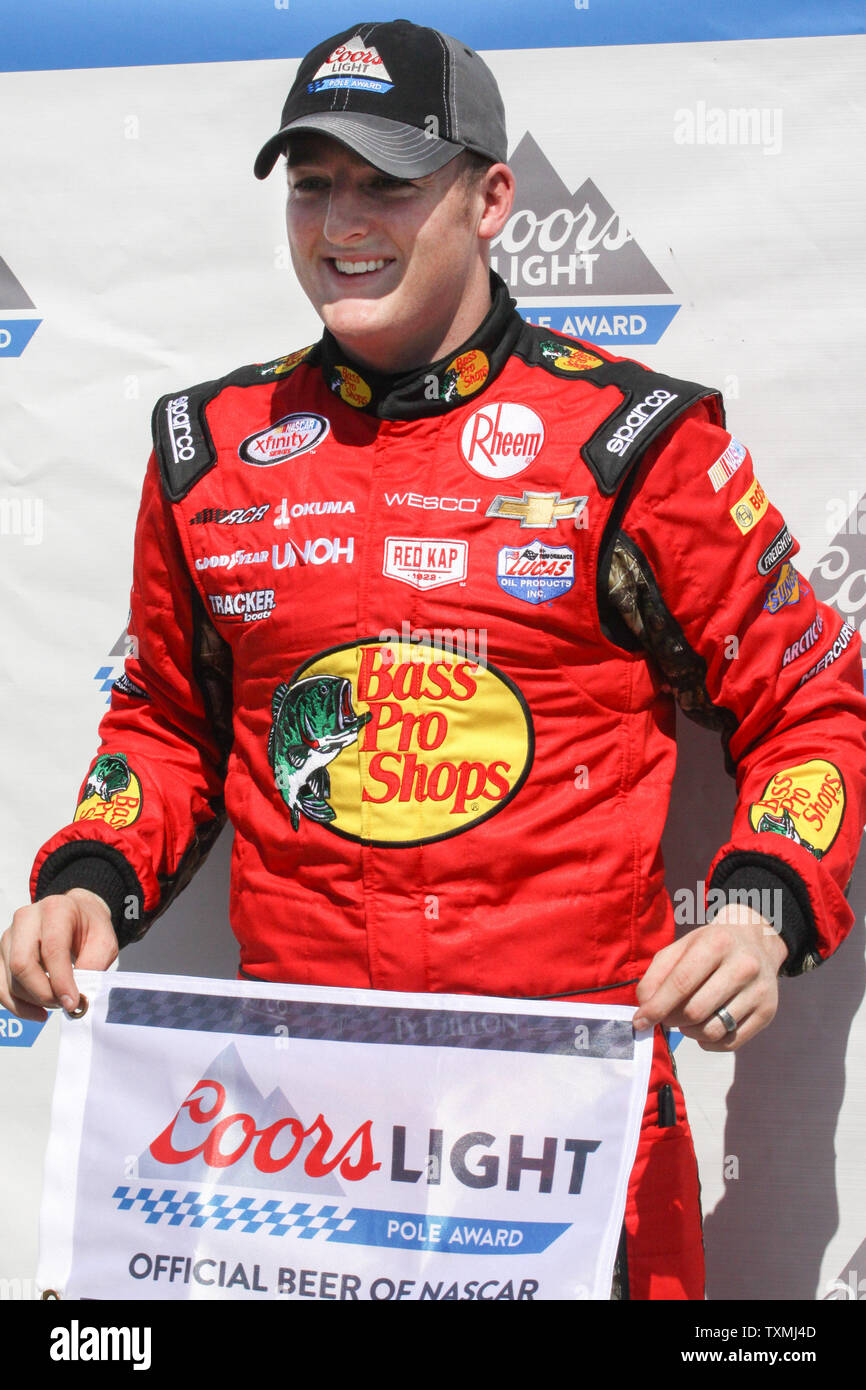 Ty Dillon gewann den Pfosten für die 35. jährlichen Poweshares QQQ 300 auf dem Daytona International Speedway am 20. Februar in Daytona, Florida 2016. Foto von Mike Gentry/UPI Stockfoto