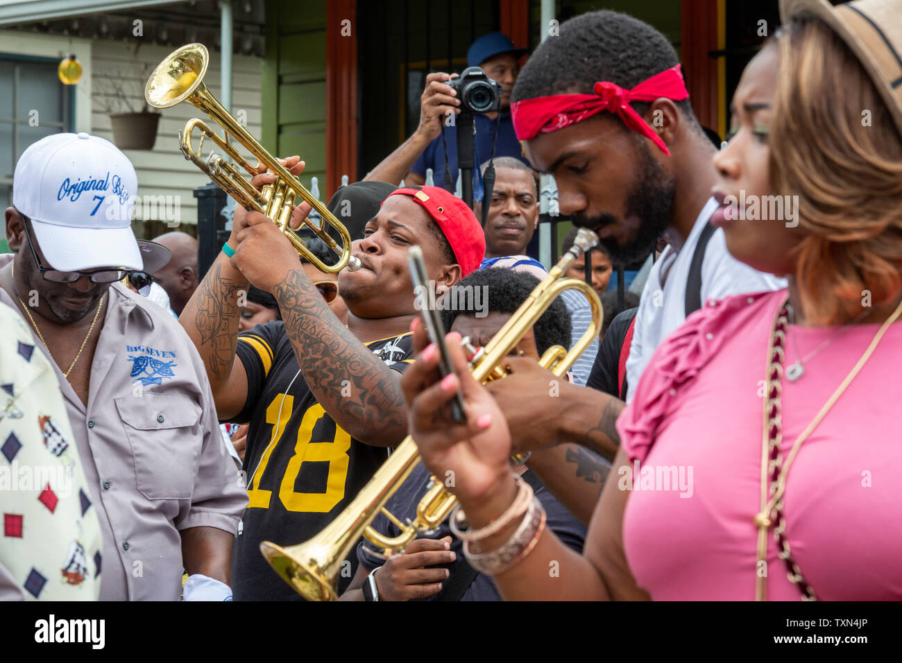 New Orleans, Louisiana - Das Original Big Seven/Muttertag zweite Zeile Parade. Stockfoto