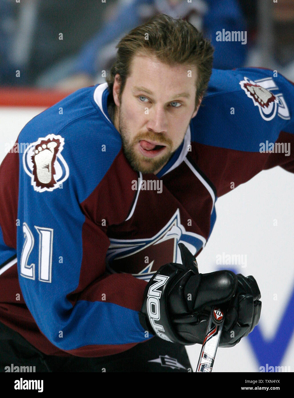 Colorado Avalanche center Peter Forsberg von Schweden skates während des Warm ups am Pepsi Center in Denver am 6. April 2008. Die Lawine Host das Wilde in der regulären Saison finale und einem möglichen Vorschau der ersten Runde Endspiel matchup. (UPI Foto/Gary C. Caskey) Stockfoto