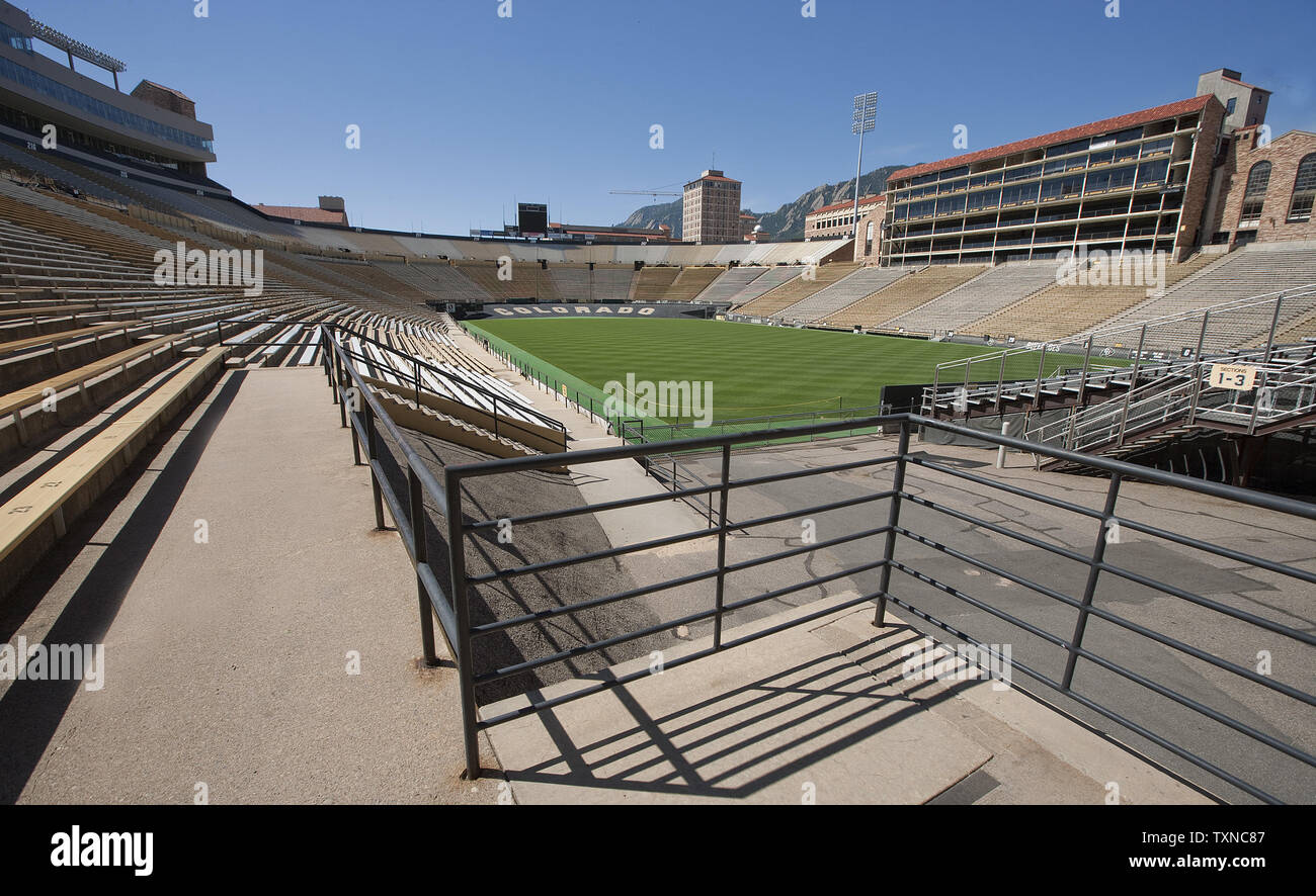 Folsom Feld mit einer Kapazität von 53, 613 ist das Feld für den Colorado Buffaloes in Boulder, Colorado, am 7. August 2010. Colorado ist voraussichtlich die letzte grosse Konferenz 12 Zeitplan vor Beginn der spielen in der Pac 10 nächstes Jahr zu spielen. UPI/Gary C. Caskey Stockfoto
