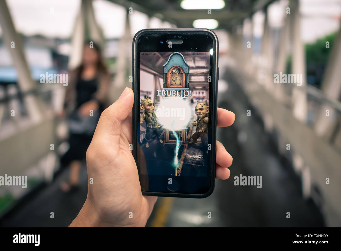 Bangkok, Thailand - 23. Juni 2019: iPhone 7 zeigt den Bildschirm mit Harry Potter Zauberer Unite Anwendung. Stockfoto