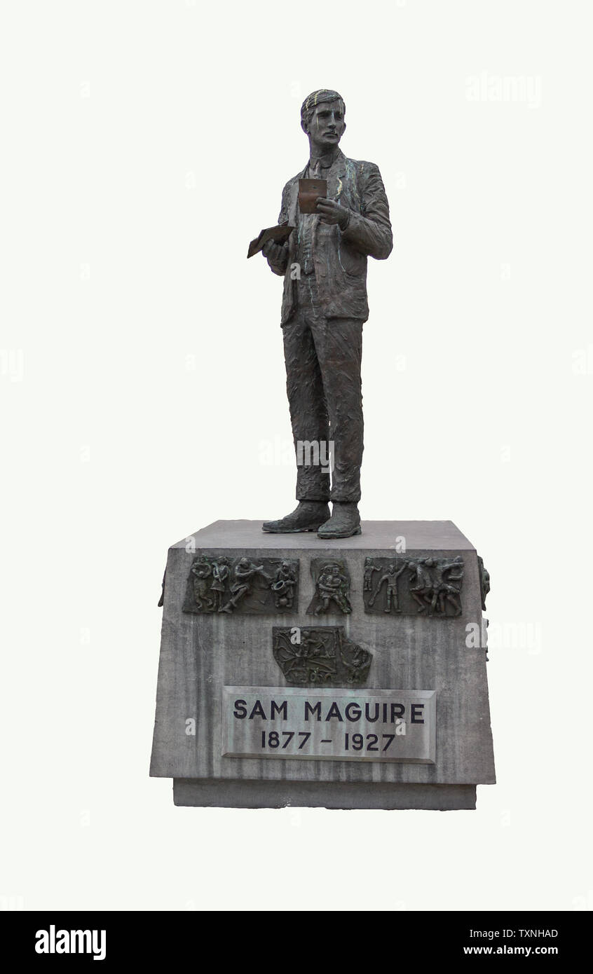 Statue von Sam Maguire isoliert gegen einen weißen Hintergrund Stockfoto