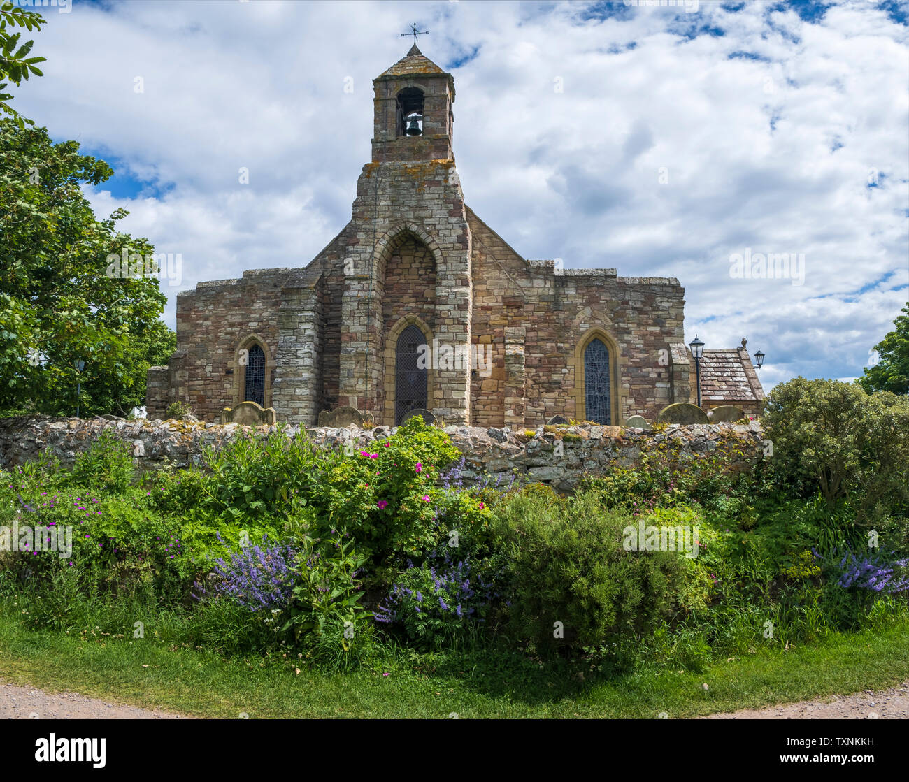 Pfarrkirche der Heiligen Maria der Jungfrau auf Lindisfarne, die heilige Insel, Northumberland Stockfoto