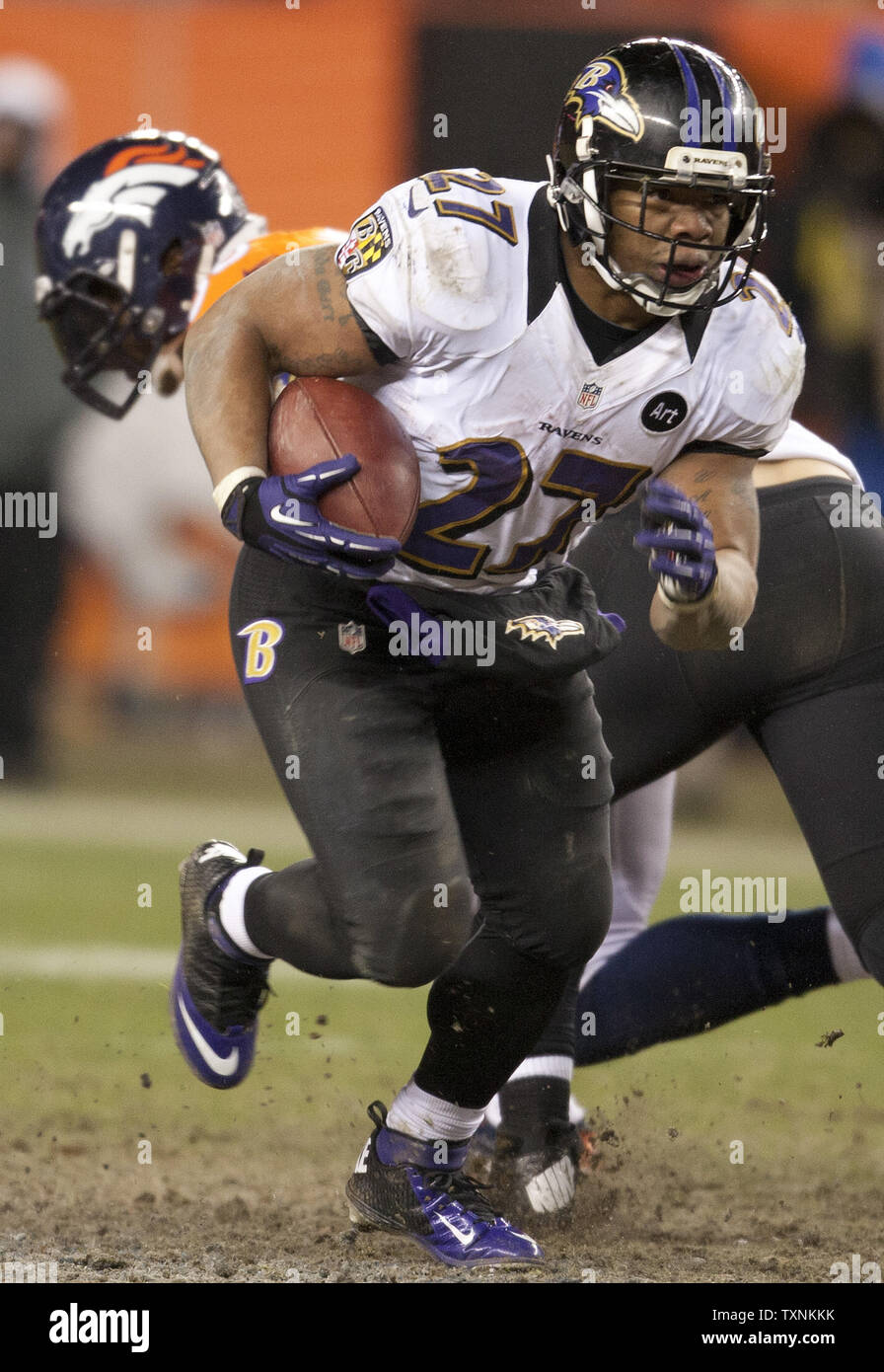 Baltimore Ravens zurück laufen Ray Reis für 131 Yards gegen die Denver Broncos im AFC Divisional Playoffs bei Sports Authority Feld an der Meile hoch lief am 12. Januar 2013 in Denver. Baltimore umkippen Denver in den überstunden 38-35 auf die AFC Championship Game. UPI/Gary C. Caskey Stockfoto