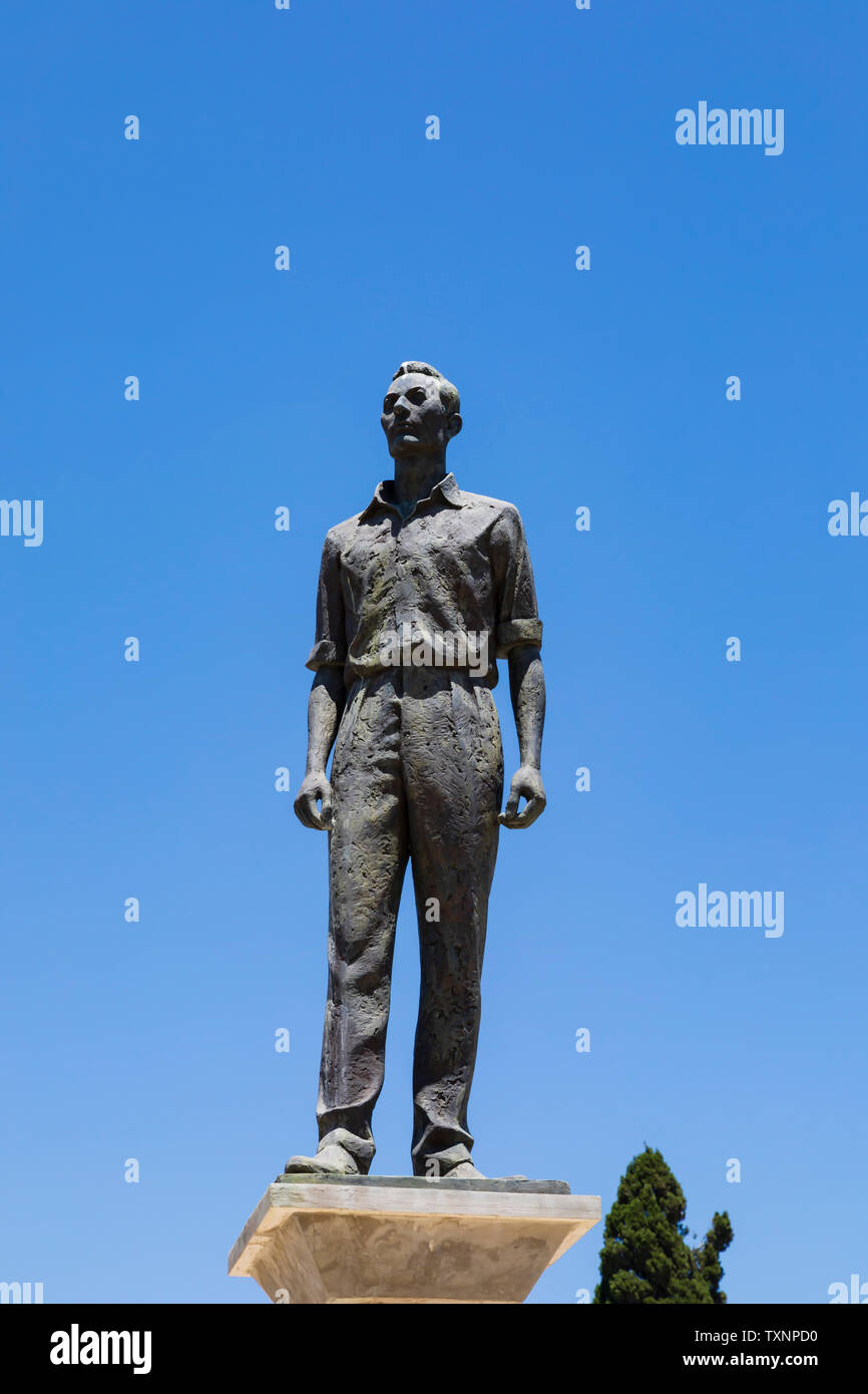 Statue im Gedächtnis von Mickalakis Parides, EOKA Freedom Fighter, Larnaca, Zypern, Juni 2019 Stockfoto