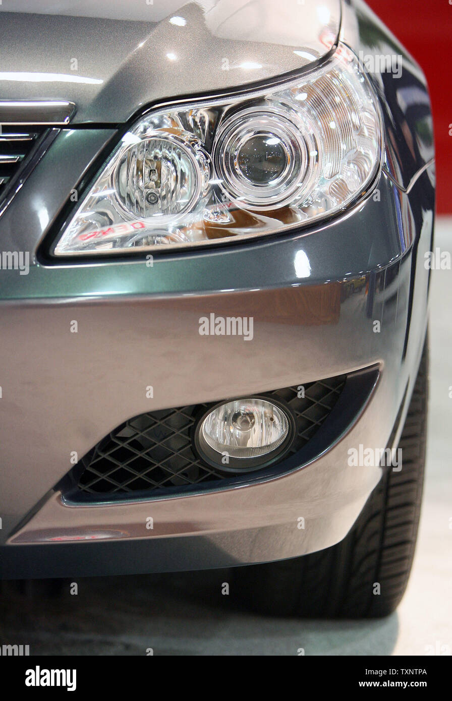 An der vorderen linken Seite des Chinesischen gemacht BYD F6 wird auf dem Display Modell während des zweiten Tages der drücken Sie die Vorschau gesehen auf der North American International Auto Show in Detroit am 14. Januar 2008. (UPI Foto/Scott R. Galvin) Stockfoto