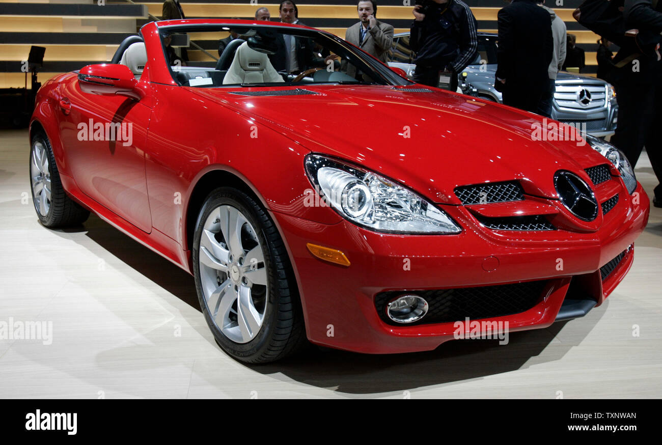 Mercedes-Benz deckte die 2009 aktualisierten SLK auf der 2008 North American International Auto Show in Detroit 13. Januar 2008. (UPI Foto/Markierung Cowan) Stockfoto