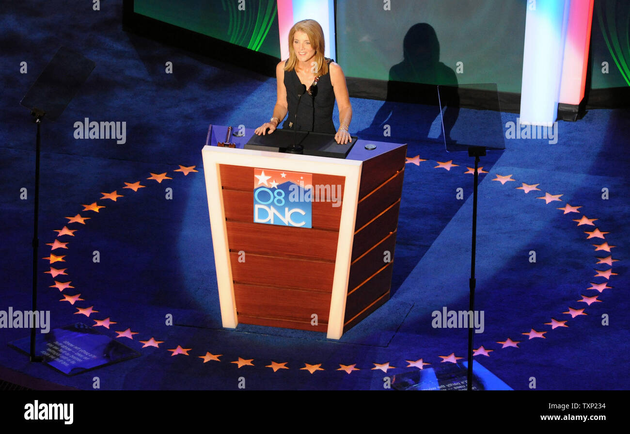 Caroline Kennedy Schlossberg, Tochter des verstorbenen Präsidenten John F. Kennedy, spricht bei der Democratic National Convention in der Pepsi Center in Denver, Colorado, am 25. August 2008. (UPI Foto/Alexis C Glenn) Stockfoto Caroline Kennedy Schlossberg, Tochter des verstorbenen Präsidenten John F. Kennedy, spricht bei der Democratic National Convention in der Pepsi Center in Denver, Colorado, am 25. August 2008. (UPI Foto/Alexis C Glenn) Stockfoto