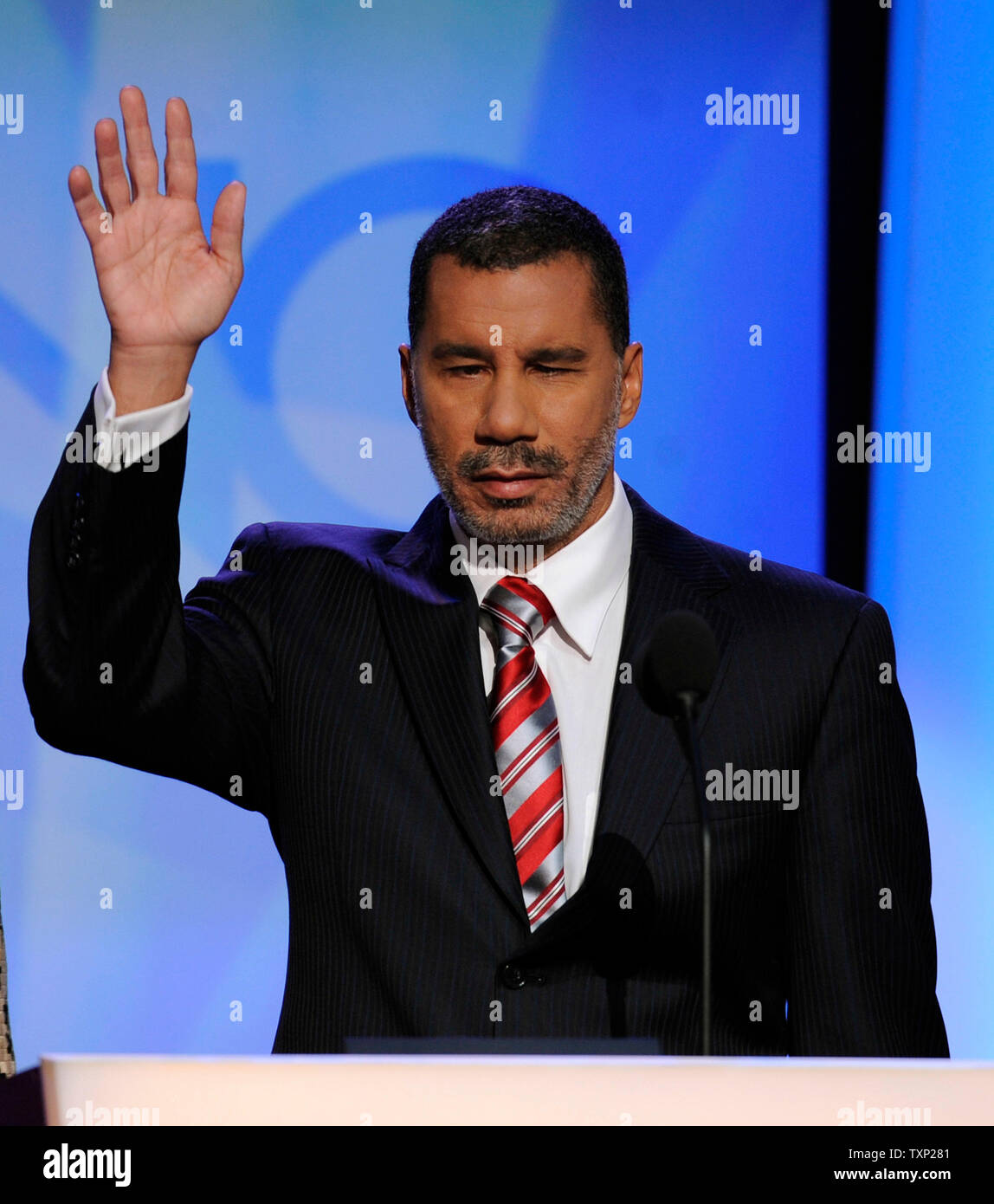 New York Gouverneur David Paterson liefert Erläuterungen während des zweiten Tages der Democratic National Convention im Pepsi Center in Denver am 26. August 2008. (UPI Foto/Kevin Dietsch) Stockfoto