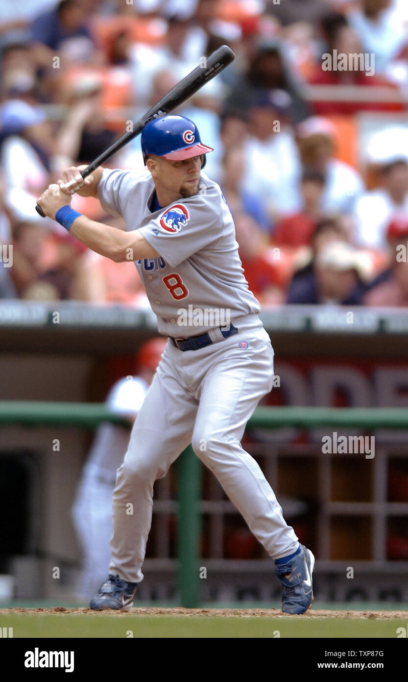 Michael Barrett, Catcher für die Chicago Cubs, gingen zwei-für-vier am Hieb gegen die Washington Nationals am 15. Mai 2005. Die Angehörigen besiegten die Jungen 5-4, drei 3-Spiel Serie Spiele zwei, am RFK Stadium in Washington, D.C. (UPI Foto/Ed Wolfstein) Stockfoto