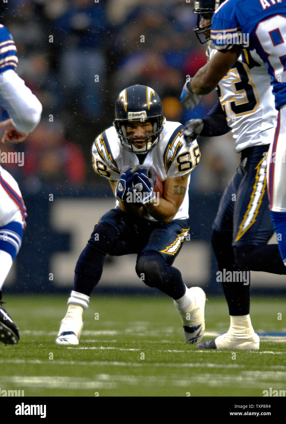 San Diego Chargers wide receiver Eric Parker (88) zieht in einem Fair Catch im zweiten Viertel gegen die Buffalo Bills im Ralph Wilson Stadium in Orchard Park, New York, am 3. Dezember 2006. Die Gebühren besiegten die Rechnungen 24-21. (UPI Foto/Ed Wolfstein) Stockfoto