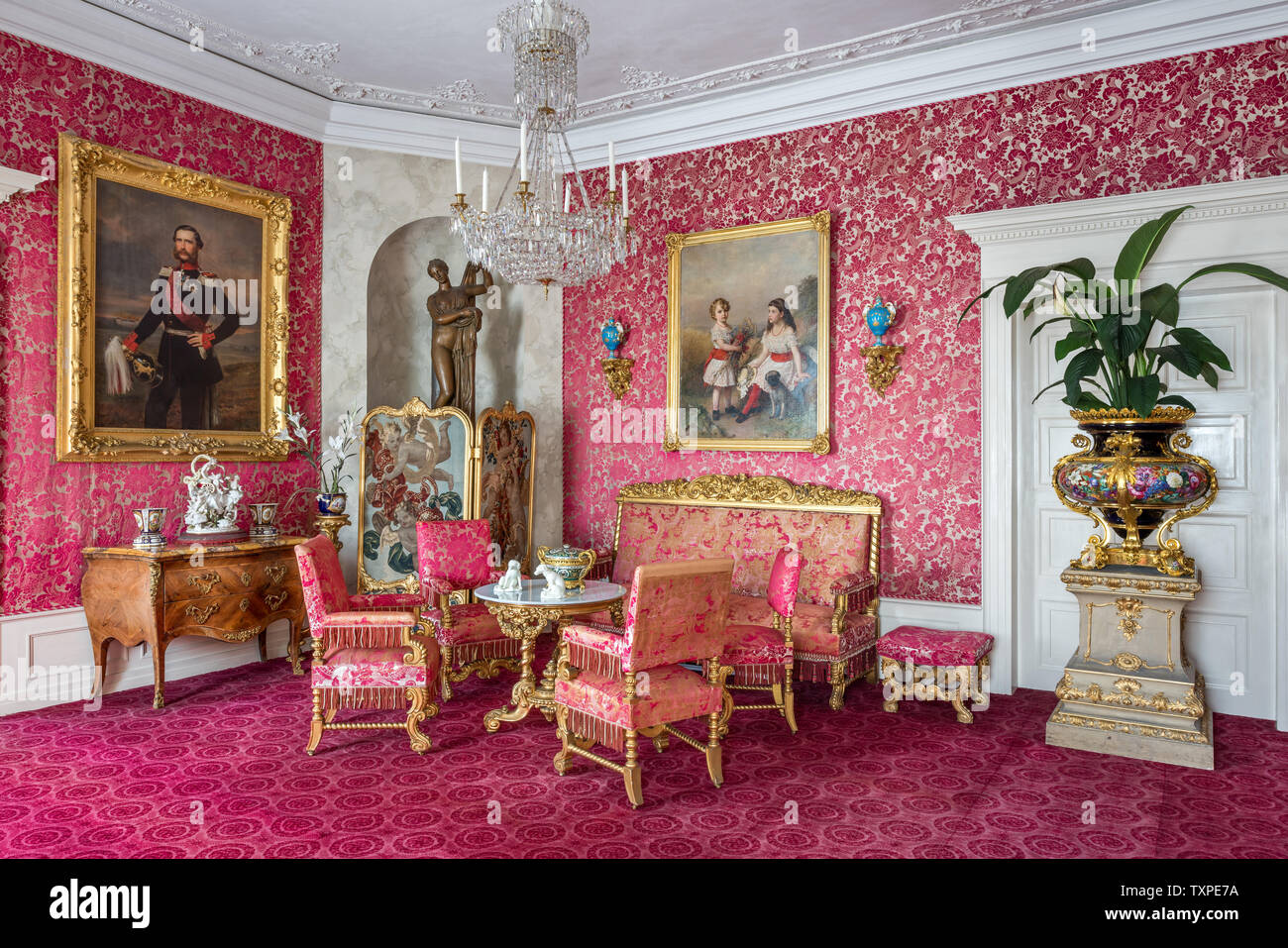 Rot gemusterten Zimmer im Schloss Fasanerie in Hessen; Deutschland Stockfoto