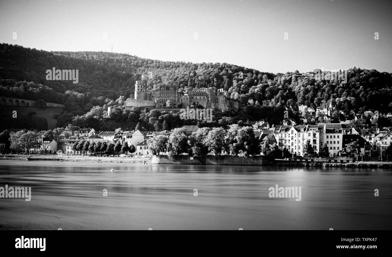 Blick auf das Heidelberger Schloss Ruinen und Neckar vor, Deutschland Stockfoto