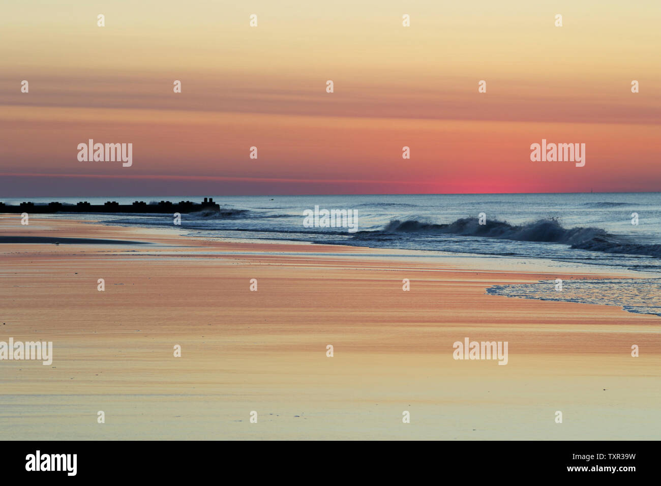 Sonnenaufgang am Strand in Wildwood, New Jersey, USA Stockfoto