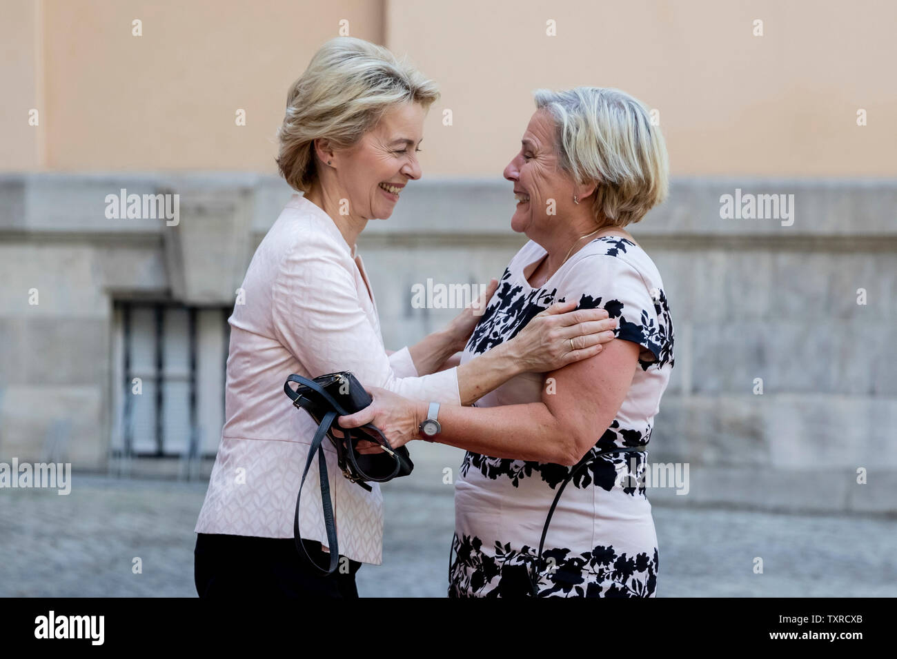 Berlin Deutschland 25 Juni 2019 Ursula Von Der Leyen Cdu Bundesverteidigungsminister Erhalt Ank Bijleveld Schouten Verteidigungsminister Der Niederlande Fur Die Verteidigung Der Minister Treffen In Der Gruppe Nord Format In Der Villa Borsig