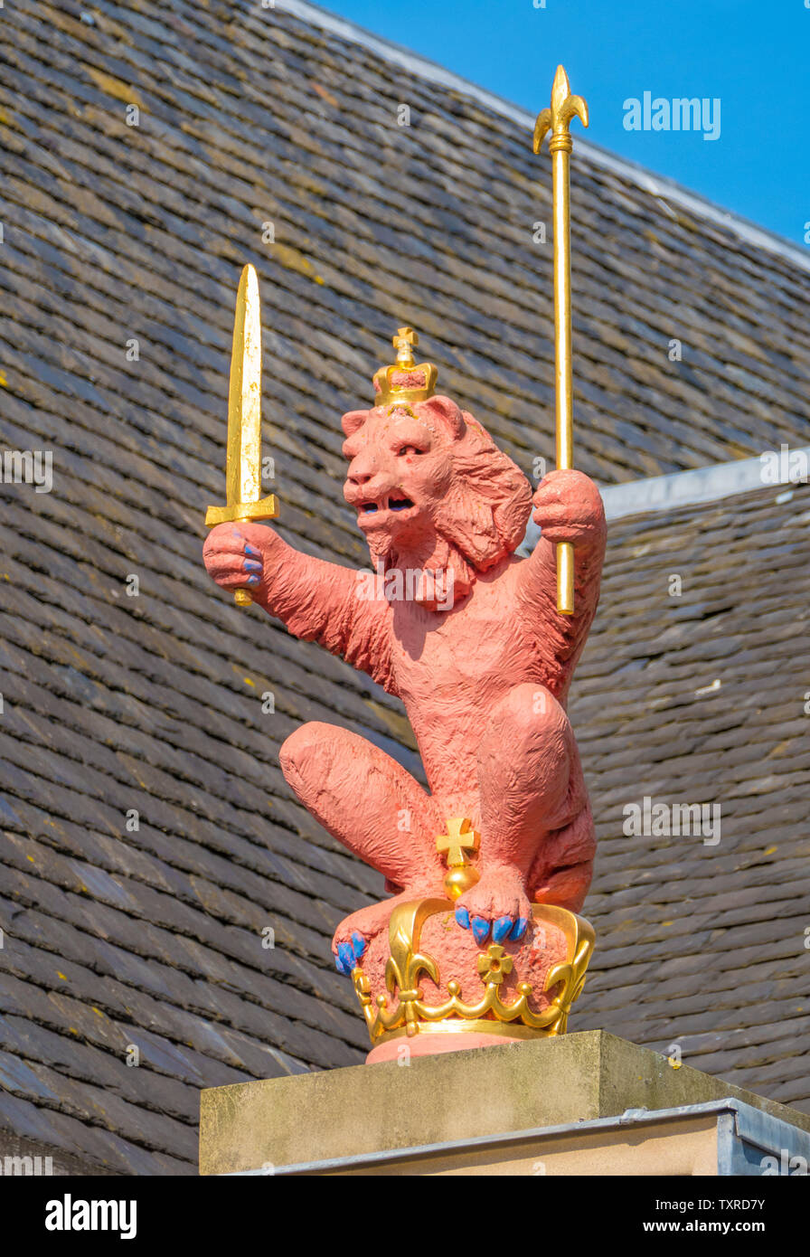 Schottlands heraldischen Red Lion über die Galerie der Königin (Die Ausstellungen Kunst Werke aus der Royal Collection). Canongate, die Royal Mile, Edinburgh, Großbritannien. Stockfoto