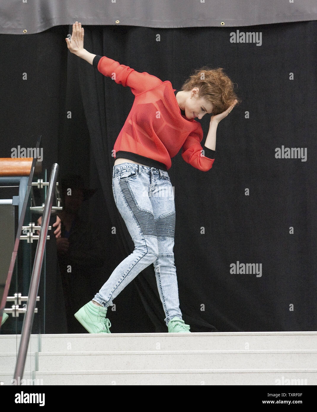 Sänger Kiesza kommt an Juno FanFare während der 2015 Juno Awards Wochenende in Hamilton, Ontario, 14. März 2015. UPI/Heinz Ruckemann Stockfoto