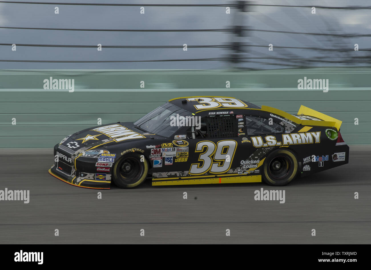 NASCAR Nationwide Series Meisterschaft Racer, Ryan Newman, Praktiken auf dem Homestead-Miami Speedway in Homestead, Florida am 16. November 2012. . UPI/Joe Marino-Bill Cantrell Stockfoto