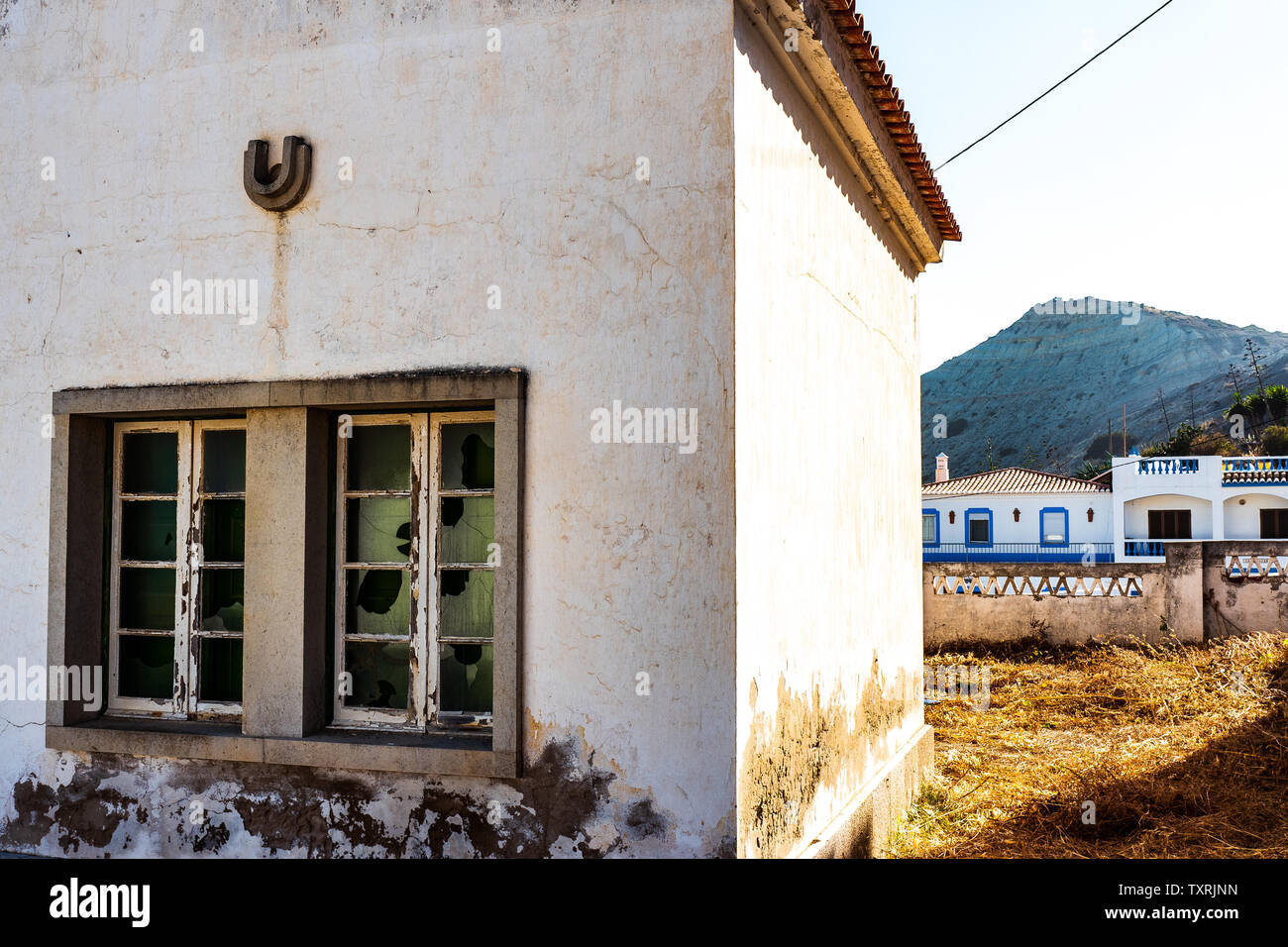 Alte und neue Häuser portugiesischen Dorf Stockfoto