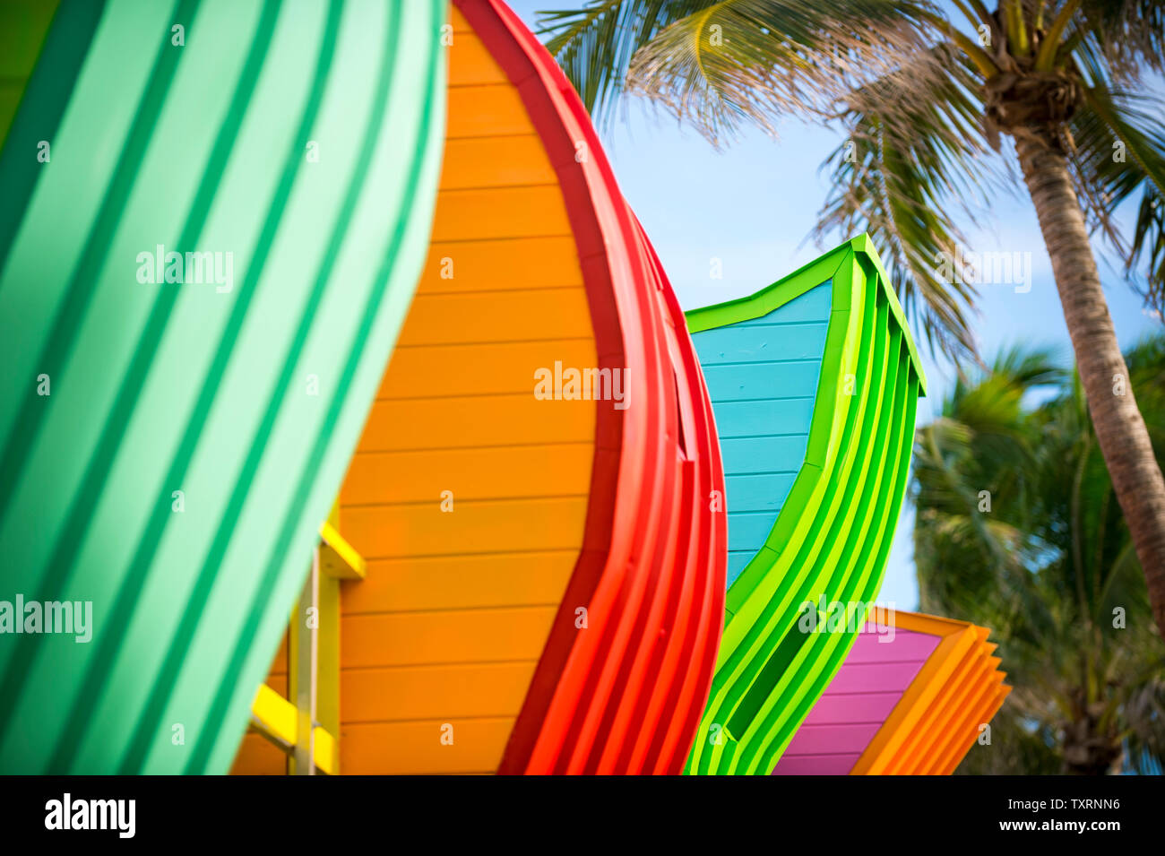 Abstrakte close-up von bunt bemalten Details der Rettungstürme in South Beach, Miami, Florida, USA Stockfoto