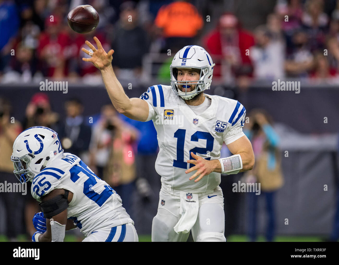 Indianapolis Colts quarterback Andreas Glück geht gegen die Houston Texans im dritten Quartal ihre Wild Card Playoff Spiel bei NRG Stadion in Houston am 5. Januar 2019. Foto von trask Smith/UPI Stockfoto