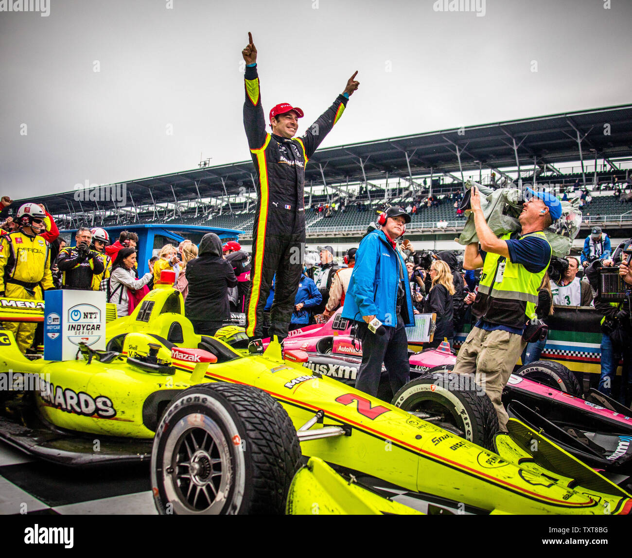Simon Pagenaud feiert nach seinem Sieg 2019 IndyCar Grand Prix, am 11. Mai 2019 in Indianapolis, Indiana. Foto von Edwin Locke/UPI Stockfoto